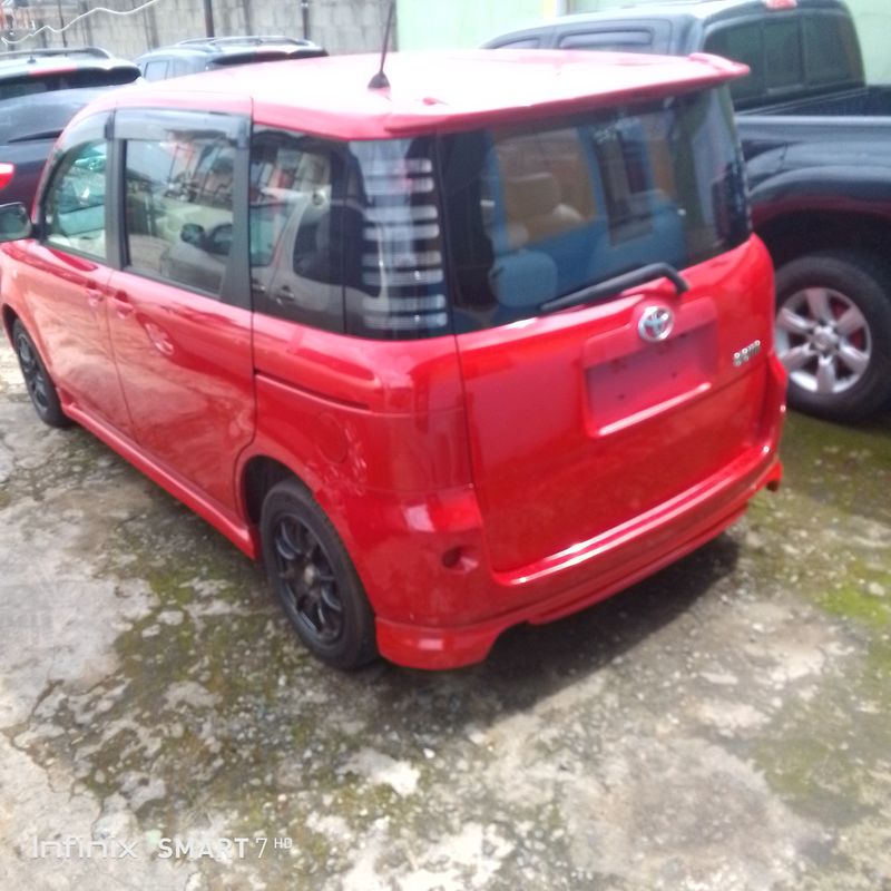 Main image of 2005 Toyota Sienta